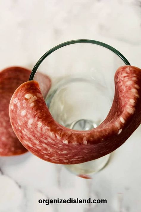 Wine Glass Salami Rose, Salami Roses How To, Salami Rose, Salami Appetizer, Salmon Appetizer Recipes, Party Mix Snacks, Edible Centerpieces, Fruit Platter Designs, Decadent Food