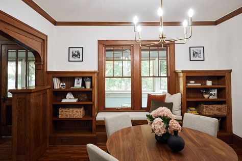 Craftsman Dining Room Table, Craftsman Style Mudroom, Craftsman Dining Room Ideas, Craftsman Dining Table, White Dinning Room, Bungalow Dining Room, Styled Bookshelves, Craftsman Dining Room, Craftsman Remodel