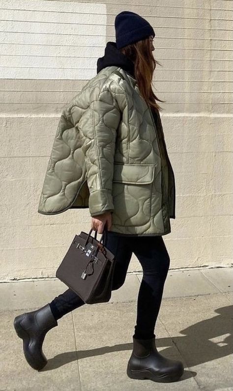 Rain Boot Outfit, Bag Styling, Puffer Outfit, Future Outfit, Mode Inspo, Looks Style, Mode Inspiration, Mode Fashion, Fall Winter Outfits