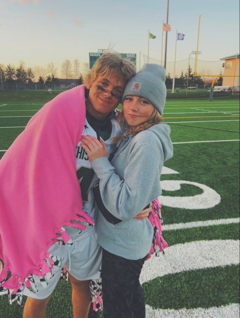 Lacrosse Girlfriend, Football Cheerleader Couple, Football Girlfriend, Lacrosse Boys, Country Couples, Teenage Love, Dream Boyfriend, Cute Relationship Photos, Boyfriend Goals