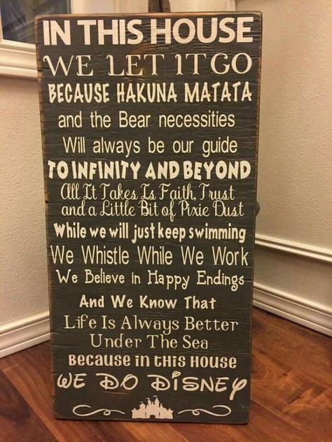 Signs For Your Room, Disney House, Quotes Friends, Magical Quotes, Disney Rooms, Funny Disney, Painting Quotes, Disney Decor, In This House We