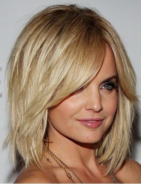 collarbone shaggy bob Long Bobs, Medium Layered Haircuts, Medium Layered Hair, Modern Haircuts, Long Bob Hairstyles, Haircut For Thick Hair, Medium Hair Cuts, Medium Length Hair Cuts, Great Hair