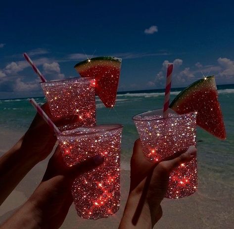 Disco Party Aesthetic, Shimmer Aesthetic, Sparkly Aesthetic, Red Aesthetics, Glitter Photography, Models To Draw, Baby Pink Aesthetic, Mermaid Aesthetic, Glitter Photo