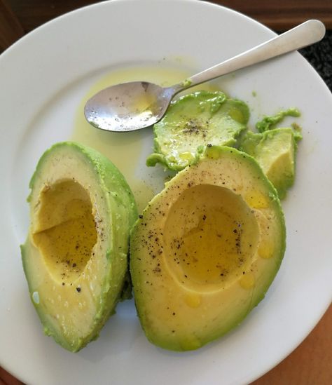 Avocados Aesthetic, Avocado Snack, Fresh Avocado, Fair Food Recipes, Instagram Food, Week Meal Plan, Food Obsession, Beautiful Food, Healthy Lifestyle