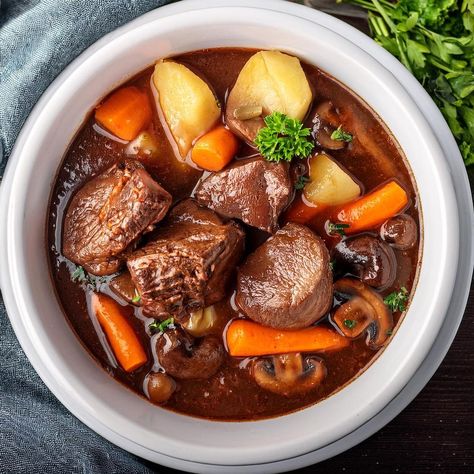 Deer stew recipe is a versatile, flavorful, and hearty dish Deer Stew Crockpot, Deer Stew, Garlic Bread Spread, Bbq Hamburgers, Meat Stew, Dill Recipes, Deer Meat, Cucumber Recipes Salad, Hamburger Recipes