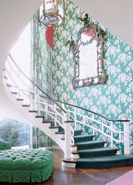 dorothy draper stairwell emerald green Dorothy Draper Interiors, Stair Case, Winter Getaway, Stairway To Heaven, Staircases, Art Of Living, Travel Lifestyle, Female Travel, Of Wallpaper