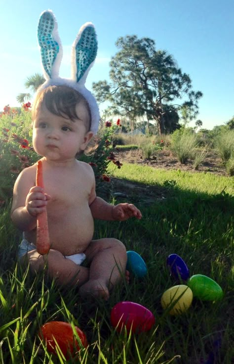 Diy Easter Photoshoot Baby And Toddler, Easter Photoshoot For Baby, Easter Photography Ideas Toddler, Diy Easter Photoshoot Toddler, 1st Easter Photoshoot, Twin Easter Pictures, 4 Month Old Easter Pictures, Baby Easter Photoshoot Ideas, Toddler Easter Picture Ideas