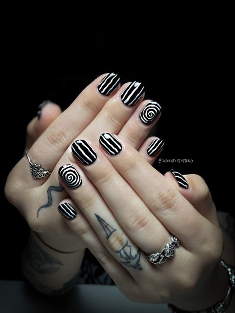 Halloween Nail Ideas, Witchy Nails, Mens Nails, Simple Fall Nails, Punk Nails, Goth Nails, Grunge Nails, Halloween Nail Designs, Get Nails