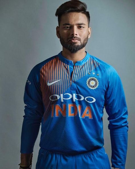 442.3k Likes, 1,725 Comments - Rishabh Pant (@rishabpant) on Instagram: “Donning the blue for the nation is a feeling nothing else can even come close to 🙏🏻 Wishing Team…” Red Gharara, Rishabh Pant, Round Face Men, Cricket Coaching, Danish Men, Indian Cricket Team, India Cricket Team, Ms Dhoni Photos, Cricket Wallpapers