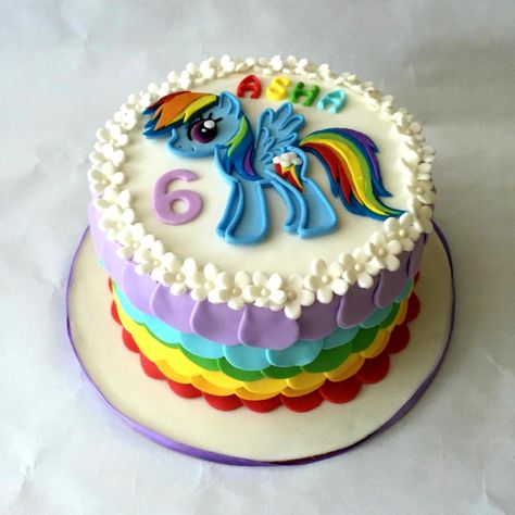 Rainbow Dash (My Little Pony) Cake Rainbow Dash Birthday Cake, Pony Cupcakes, My Little Pony Birthday Cake, Pony Birthday Cake, Rainbow Dash Cake, My Little Pony Cupcakes, Rainbow Dash Birthday, Cake Rainbow, My Little Pony Cake