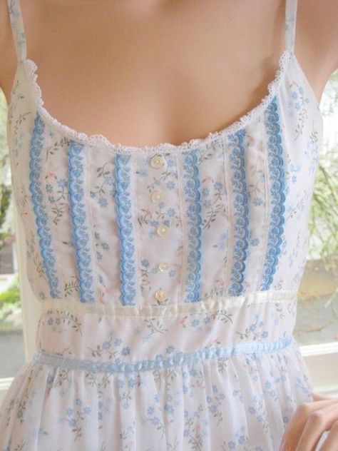 Girly 90s Outfits, Cottagecore Dress Aesthetic, Girly 90s, 90s Outfits, Dress Cottagecore, Cottagecore Dress, Blue And White Dress, Dress Aesthetic, Gunne Sax