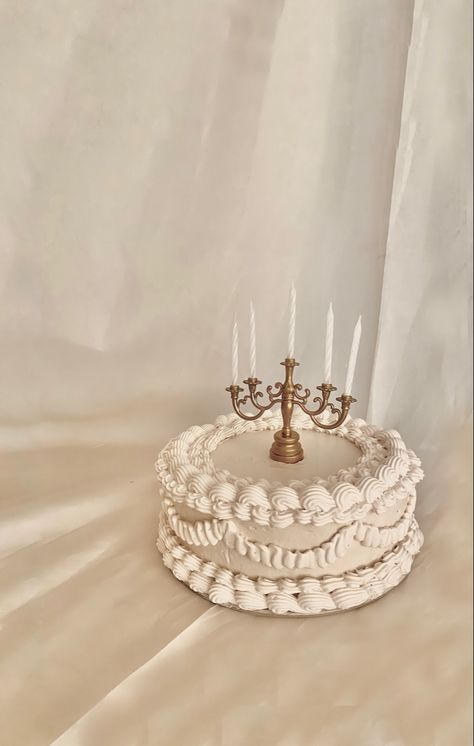 Dark Academia Cake, Old Money Cake, Victorian Style Cake, Aesthetic Vintage Cake, Victory Cake, Victorian Cake, Money Birthday Cake, Victorian Cakes, 1st Year Cake