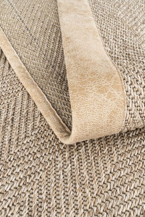 ✔ Elegant and chic enough to use indoors ✔ Robust enough to use outdoors Take your home decor to the next level with this uniquely beautiful herringbone design sisal rug.  Our sisal carpet is machine-woven and finished by hand.  Reflect your style with our Cool Rugs! We can finish this Jute Rug, which you see with a border, with overlock on all 4 sides (instead of border) upon your request.  As a 3th option : We can complete your custom rug as 2 colors borders with a small price difference. ( Se Herringbone Hallway, Hessian Rug, Long Hallway Rug, Sisal Runner, Sisal Carpet, Carpet Stair Treads, Jute Carpet, Jute Wool Rug, Minimalist Rugs