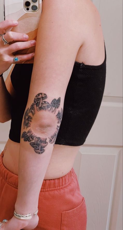 Back Arm Cover Up Tattoo, Mushroom Sleeve Tattoos For Women, Mushrooms Around Knee Tattoo, Elbow Tattoo Ideas Women, Elbow Mushroom Tattoo, Circular Knee Tattoo, Mushroom Ring Tattoo Elbow, Round Knee Tattoo, Ring Of Mushrooms Tattoo