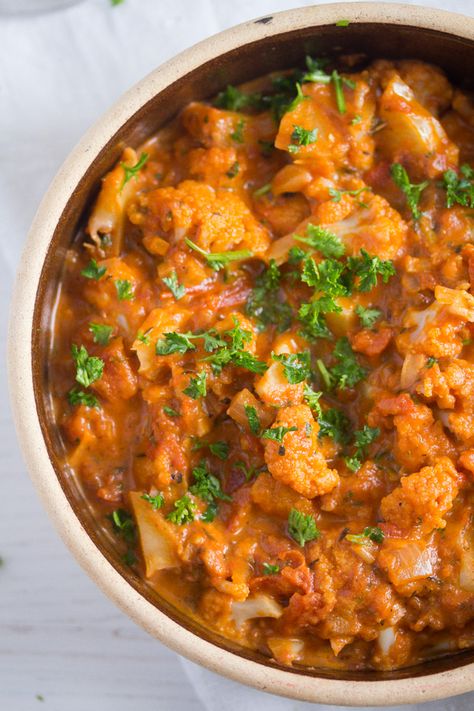 Cauliflower In Tomato Sauce – Vegan Cauliflower Recipe Cauliflower And Tomato Recipes, Cauliflower Tomato Recipes, Meal With Mashed Potatoes, Cauliflower Stew, Recipe For Cauliflower, Cumin Recipes, Apartment Recipes, Vegetarian Main Meals, Vegan Cauliflower Recipes