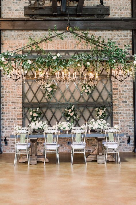 Iron Manor, Texas Chic, Reception Florals, Texas Wedding Venues, Lovely Makeup, Modern Wedding Venue, Wedding Venue Houston, Wedding Tablescape, Wedding Room