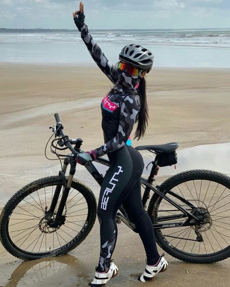 Best Women’s Hybrid Bike Mountain Biking Outfit, Road Bike Girl, Hybrid Bikes, Mtb Girl, Mountain Biking Women, Cycling Girl, Bachata Dance, Female Cyclist, Road Bike Women