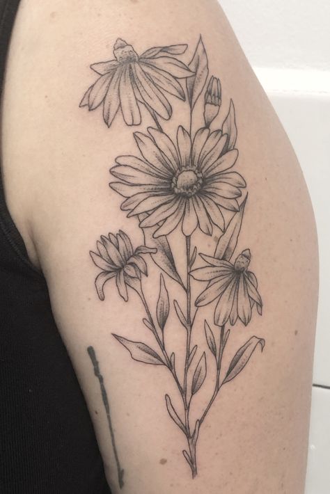 Black Eyed Susan Tattoo, Black Eye Susan, Blackberry Tattoo, Weird Tattoos, Arm Sleeve Tattoos, Black Eyed, Mom Tattoos, Black Eyed Susan, Lashes Makeup