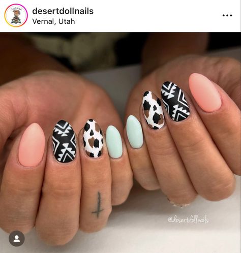 Barrel Racing Nails, Current Nail Designs, Country Music Concert Nails, Western Chic Nails, Pendleton Nails, Bull Skull Nails, Wild West Nails, Cow Skull Nails, Cowhide Nails