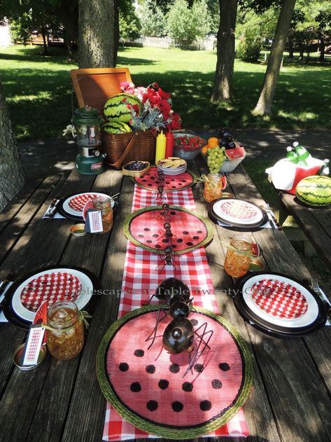 Bbq Theme Party, Picnic Themed Parties, Homemade Pizzas, Country Picnic, Summertime Decor, Summer Tablescapes, Watermelon Decor, Picnic Theme, Summer Decorations