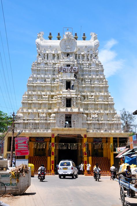 Sri Ramanathaswamy Temple, Rameshwaram, Tamil Nadu Ramanathaswamy Temple, Temple Entrance, Adventure Trips, Temple India, West Gate, Holi Images, Groot Marvel, Compound Wall, Classic Building