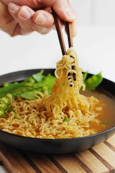 Rice Ramen Noodle Recipes Soup, Simple Noodle Soup, Quick Ramen Noodle Recipes Soup, Easy Homemade Ramen, Ramon Noodles Recipes Easy Simple, Rice Noodle Ramen Recipe, Healthy Homemade Ramen, Homemade Top Ramen, Homemade Ramen Vegetarian