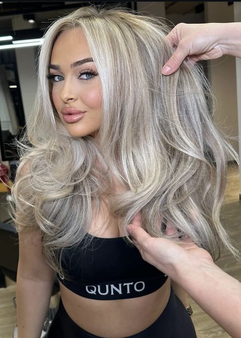 Ash Blonde Hair With Highlights, Ash Blonde Hair Balayage, Soft Blonde Hair, Sunny Hair, Highlight Brown, Brown With Blonde, Ice Blonde Hair, Perfect Blonde Hair, Blonde Highlights On Dark Hair