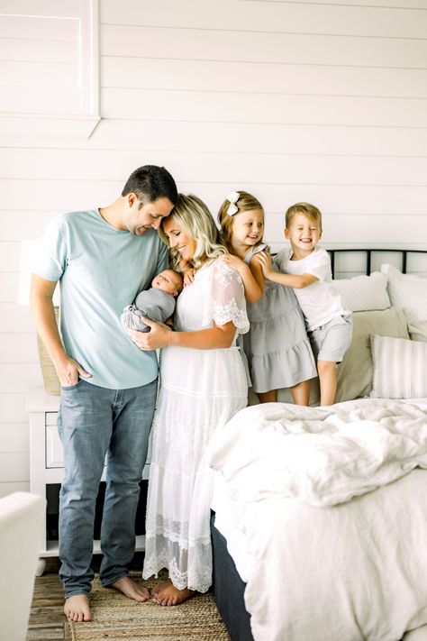 Lifestyle Newborn Photography Siblings, Bedroom Newborn, Sibling Photography Newborn, Lifestyle Newborn Family, Newborn Family Pictures, In Home Newborn Session, Lifestyle Newborn Photos, Winter Newborn, Newborn Family Photography