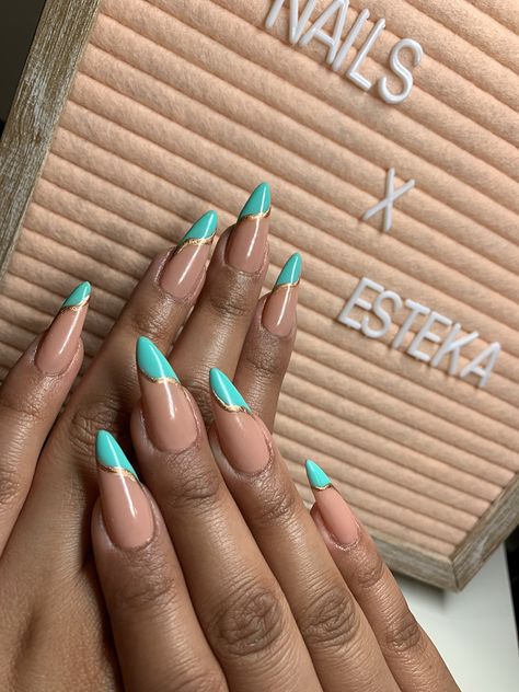 Nail Teal Design, Turquoise Nails Black Women, Tiffany Blue Almond Nails, Tiffany Blue And Pink Nails, Teal Nails Simple, Tiffany Blue Nails Design Ideas, Tiffany Blue Nail Designs, Aqua And Gold Nails, Tiffany Inspired Nails