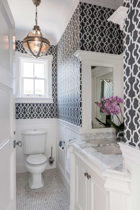 Hamptons Style Homes, Hamptons Home Designs, Hamptons Interiors Hamptons Style Bathroom, White Space Design, Preppy Room Ideas, Preppy Living Room, Hampton Style Home, Hamptons Style Decor, Tiny Powder Rooms, Modern Hamptons, Hamptons Style Homes