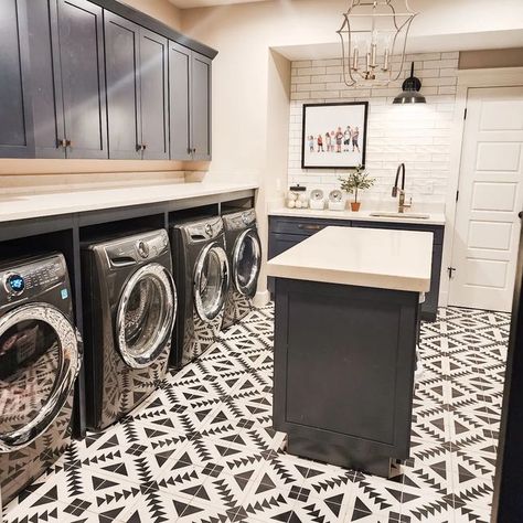 TᕼE ᗷᖇᗩᗪᒪEY ᗷᑌᑎᑕᕼ on Instagram: "Welcome to my laundry room. The place that I spend almost as much time in as the kitchen. It's the first place I go after I get ready in the morning and the last place I go before going to sleep. One of the most common questions I get asked is about laundry. I typically do 2-5 loads of laundry a day. My older three kids do their own laundry. 🙌🏻 We have two bins (one upstairs and one downstairs) for random laundry to go to be washed and then every bedroom has