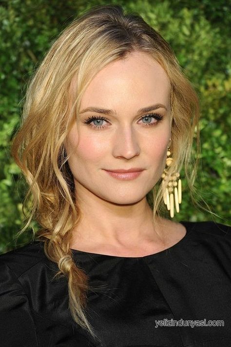 Diane Kruger. This woman always looks en pointe, always flawless, and always chic. Messy Plaits, Square Face Hairstyles, Long Hair Tips, Great Hairstyles, Diane Kruger, Actrices Hollywood, Norman Reedus, Hair Pictures, Cool Haircuts