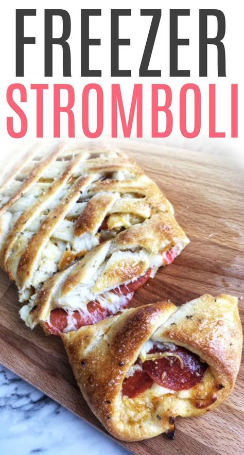 Looking for an easy dinner? This freezer stromboli kit can be made ahead of time and taste great. Make life easier and serve your family a homemade meal! Make Ahead Stromboli Freezer Cooking, Freezer Stromboli, Packable Lunches, Homemade Stromboli, Freezer Sandwiches, Freezer Cooking Recipes, Stromboli Recipe, Freezable Meals, Pantry Food