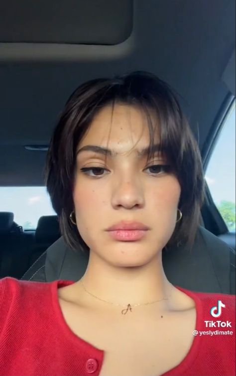 Yesly Dimate Short Hair, Super Short Feminine Haircuts, Latina Short Hair, Short Feminine Haircuts, Feminine Short Hair, California Hair, Hair Inspiration Short, Hair Tips Video, Cut Her Hair