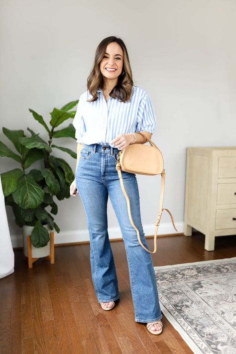 Jeans Outfits 2023, Outfit Ideas With Flare Jeans, Flared Jeans Outfit Ideas, Bootcut Jeans Outfit Summer, Kick Flare Jeans Outfit, Flared Jeans Outfit Summer, Flare Jeans Outfit Spring, Flared Jeans Outfit, Flair Jeans Outfit