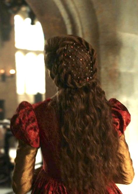 Charlotte Hope, The Spanish Princess, Spanish Princess, Medieval Hairstyles, Catherine Of Aragon, Wars Of The Roses, Historical Women, Fantasy Hair, Princess Hairstyles