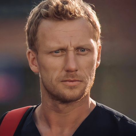 Owen Hunt Icons, Owen Greys Anatomy, Dad Face Claim, Men Faceclaims, Greys Anatomy Owen, Kevin Mckidd, Red Hair Blue Eyes, Logan's Run, Owen Hunt