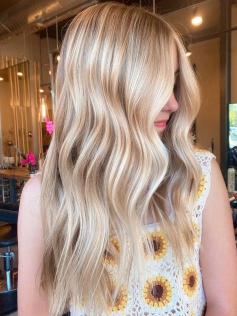 Polished Blonde Hair with Lived-In Effect Hair Colors Trending, Best Blonde Hair, Pale Blonde Hair, Copper Blonde Hair Color, Blonde Hair Colors, Buttery Blonde, Beige Hair, Going Blonde, White Blonde Hair