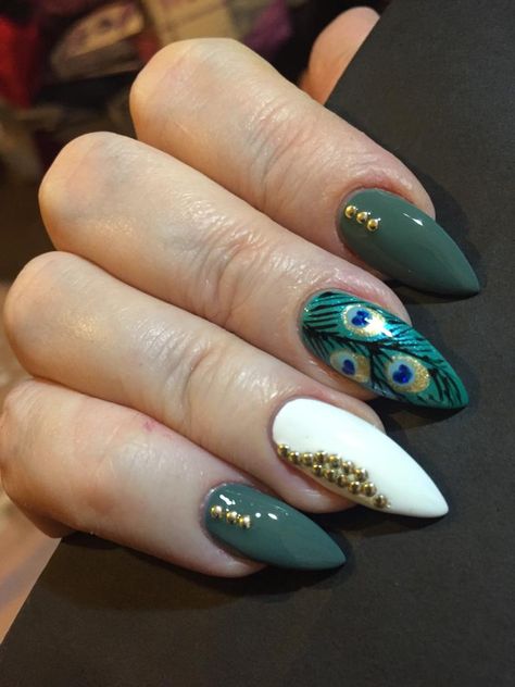 Peacock Nails Acrylic, Peacock Acrylic Nails, Peacock Nail Designs Feathers, Morpankh Nail Art, Peacock Inspired Nails, Peacock Green Nails, Navratri Nail Art, Navratri Nails, Peacock Feather Nail Art