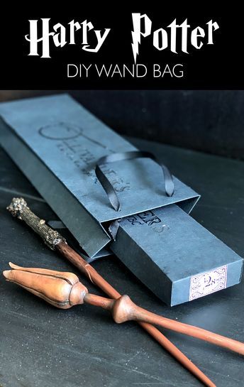 Harry Potter Wand Box Diy, Wand Boxes Diy, Harry Potter Wand Box, Bookmark Packaging, Harry Potter Favors, Diy Shopping Bag, Hp Crafts, Diy Wands, Diy Harry Potter Wands