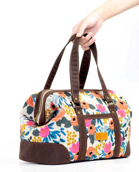 Compass Carpet Bag - Sew Sweetness Sew Sweetness, Pattern Hack, Carpet Bag, Fusible Interfacing, Cork Fabric, Brother Scan And Cut, Waxed Canvas, Printable Patterns, Sewing Bag