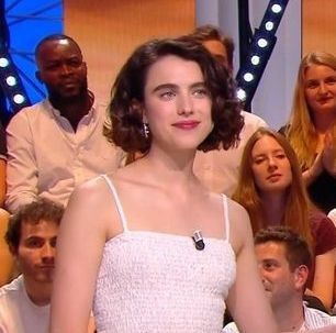 Margaret Qualley Short Hair, Hair References, Margaret Qualley, Curly Hair Photos, Hair Reference, Quentin Tarantino, American Beauty, Hair Short, Blood Orange