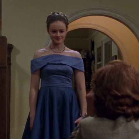 #rorygilmore #gilmoregirls SE1 EP9 Old Dresses, Rory Gilmore, First Dance, Gilmore Girls, Dance Dresses, Ball Dresses, Blue Dresses, Evening Dresses, Most Beautiful