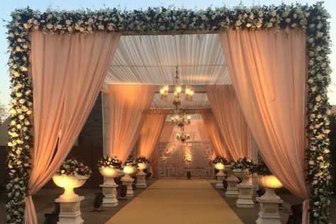 Decoration Marriage Wedding Ideas, Wedding Entrance Props, Function Entrance Decoration, Wedding Decor Gate Entrance, Shaadi Entrance Decor, Marriage Chori Decoration, Entry Passage For Wedding, Entry Passage Design Wedding, House Decor Indian Wedding