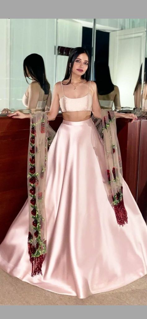 Soft Lehenga Designs, Simple Engagement Look Indian, Normal Lehenga Design, Latest Indian Outfits 2024, Simple Lehanga Ideas, Plain Satin Lehenga, Printed Lehangas, Modern Lengha Designs, Sunaina Khera Lehenga