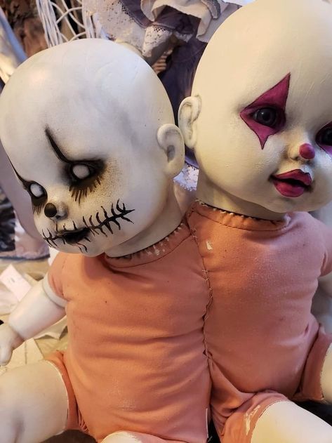 Scary Baby Dolls, Halloween Comics, Creepy Doll Halloween, Horror Crafts, Creepy Baby Dolls, Uhyggelig Halloween, Halloween Circus, Celtic Festival, Clever Halloween Costumes