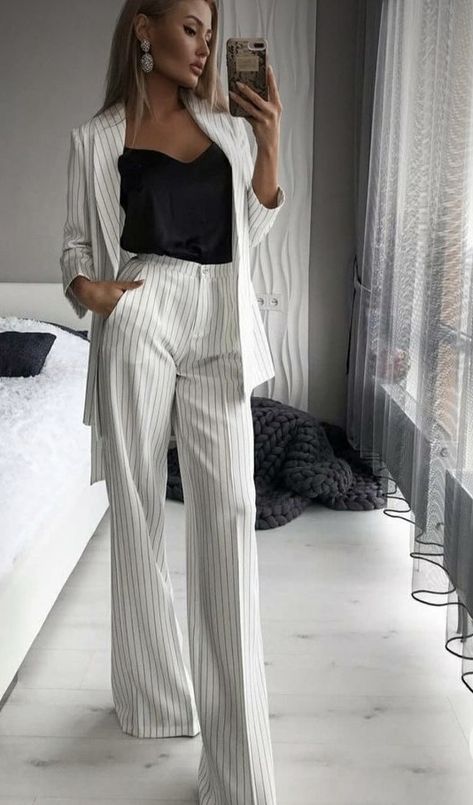 Godmother Outfit, Optical Illusion Dress, Stylish Business Outfits, Effortlessly Chic Outfits, Woman Suit Fashion, Fashion Business Casual, Illusion Dress, Stylish Work Outfits, Workwear Fashion