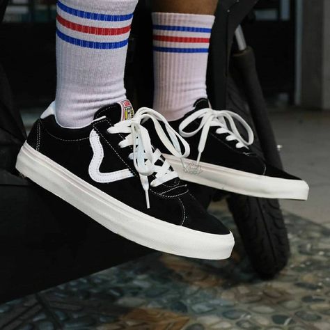 Sf Outfit, Sneakers Head, Vans Shoes Fashion, Young Men Haircuts, Shoe Goals, Kicks Shoes, Shoe Ideas, Streetwear Shoes, Sneakers Vans