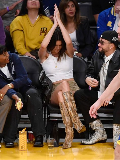 Kendall Jenner and Bad Bunny attends Lakers vs Warriors Game 5.12.23 Kendall Jenner Basketball Game Outfit, Kendall Jenner Bad Bunny, Lakers Vs Warriors, Nba Style, Kendall Jenner Modeling, Basketball Game Outfit, Color Living Room, Warriors Game, Nba Fashion