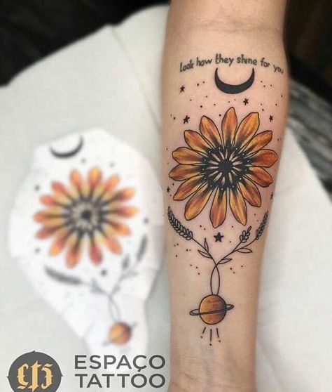 Future Tattoo Ideas, Unique Sunflower Tattoo, Mustang 67, Boho Tattoos, Planet Tattoos, Med Tech, Sunflower Tattoos, Unique Tattoo Designs, Knee Tattoo